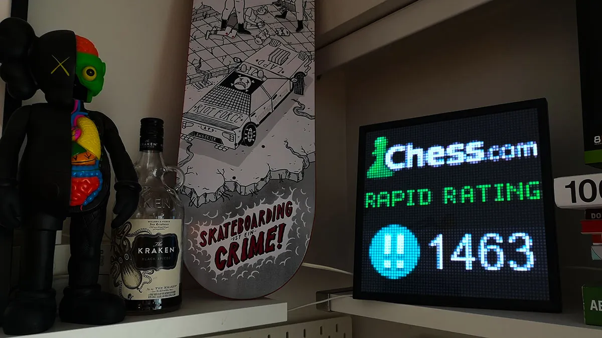 Pixoo display showing a chess rating.